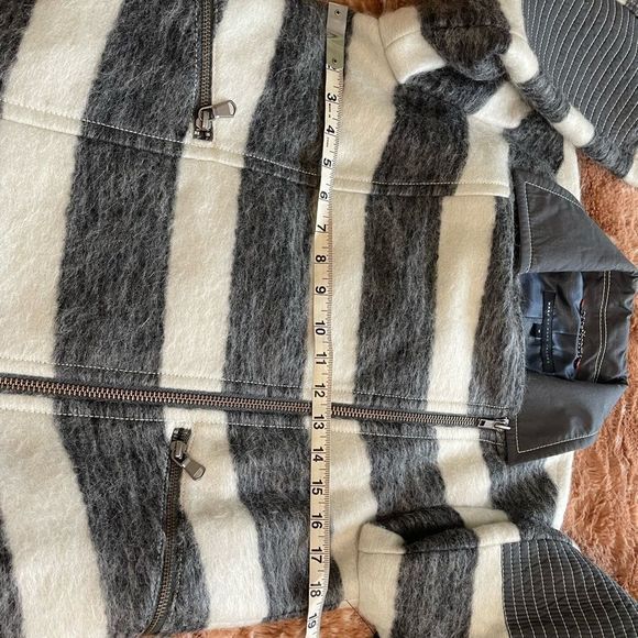 Marc by Marc Jacobs - Asymmetrical, Grey and White Striped Wool Moto Jacket - Picture 4 of 16